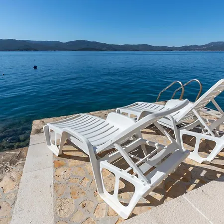 Vesna 3 Daire Komarna